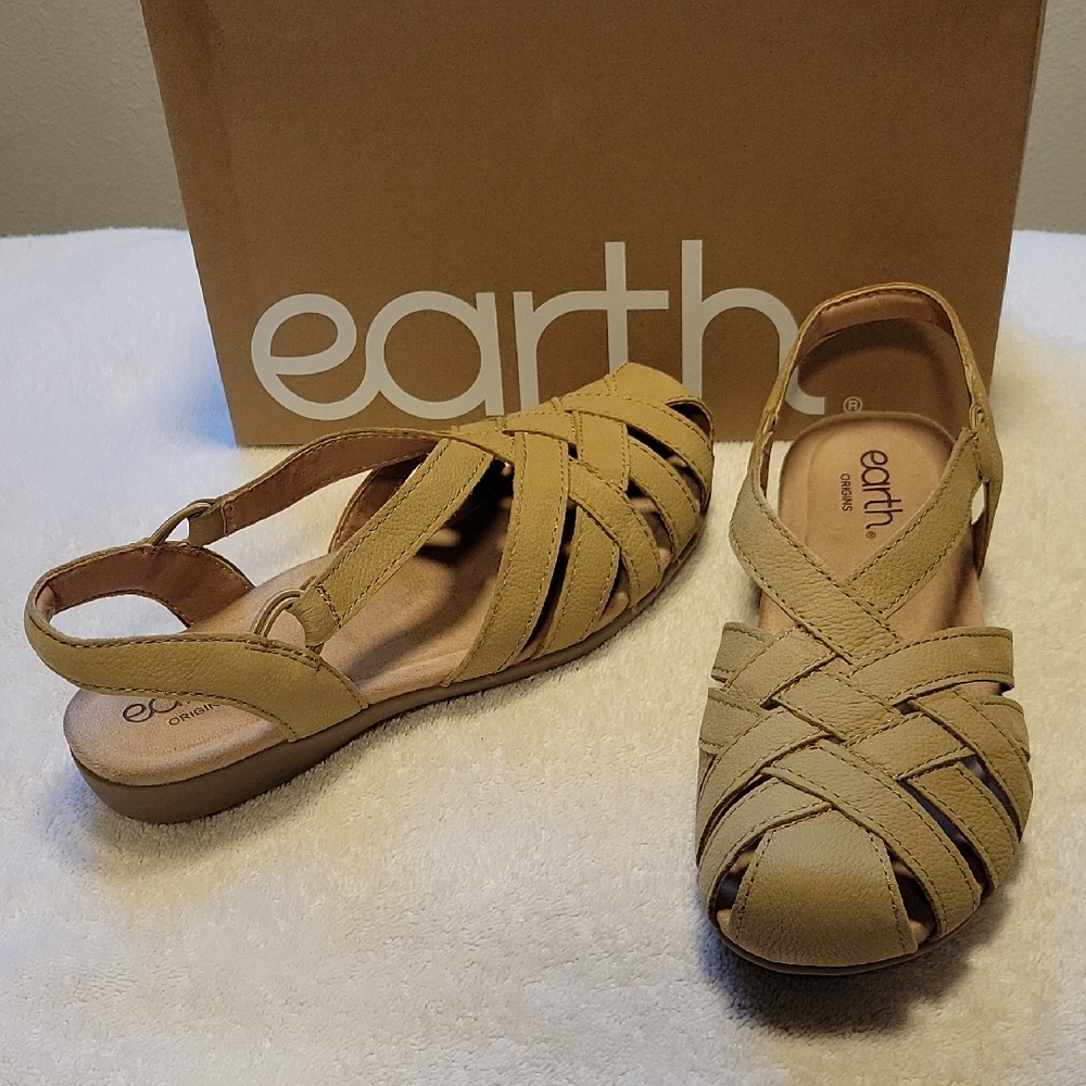 Earth Origins "Berri" Leather, Light Green Sandals, NIB